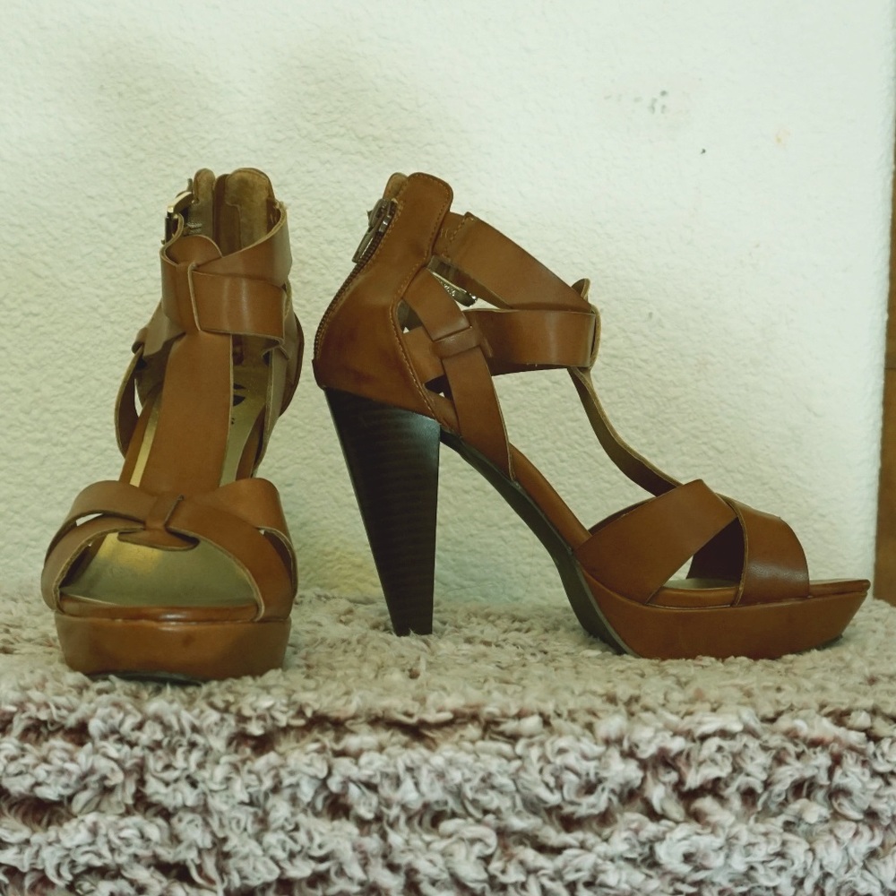 High heel sandals (size 6)